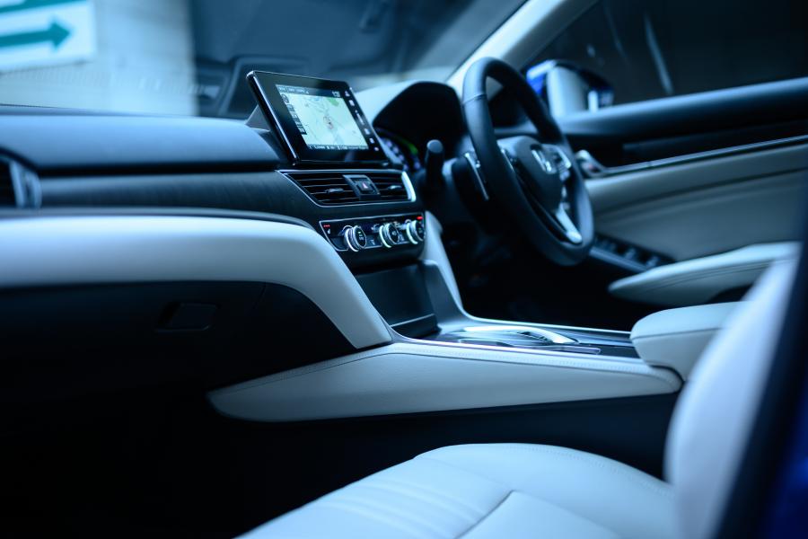 Торпедо Honda Accord e:HEV (CV) 2020 года  (JP) (фото 6 из 28)